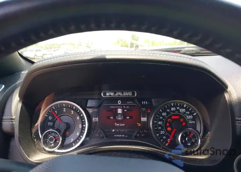 2021 Ram 1500 Laramie 4X4 5'7 Box z USA, uszkodzony, nr VIN 1C6SRFJT2MN718658